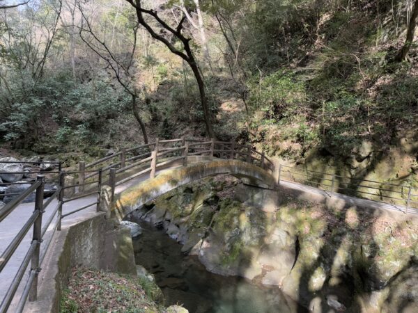 天安河原への道中