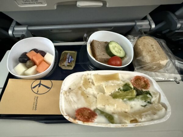 ポーランド航空LO81機内食
