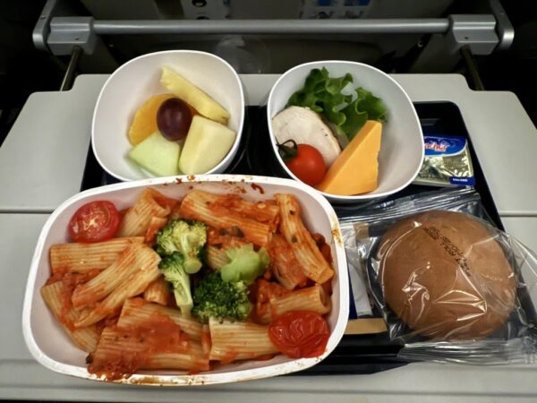 ポーランド航空 LO80機内食